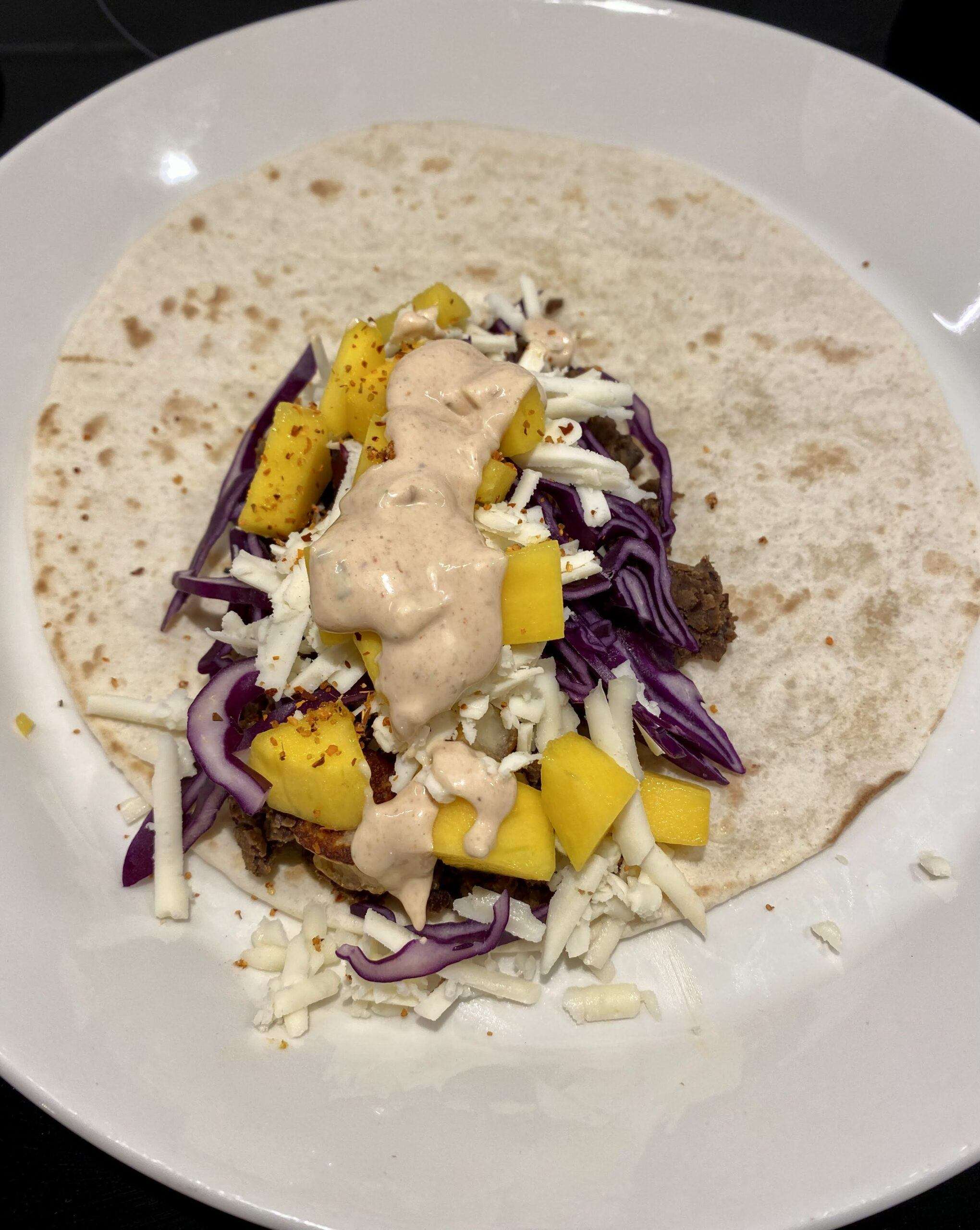 Refried beans och halloumi-tacos med vegansk mozzarella