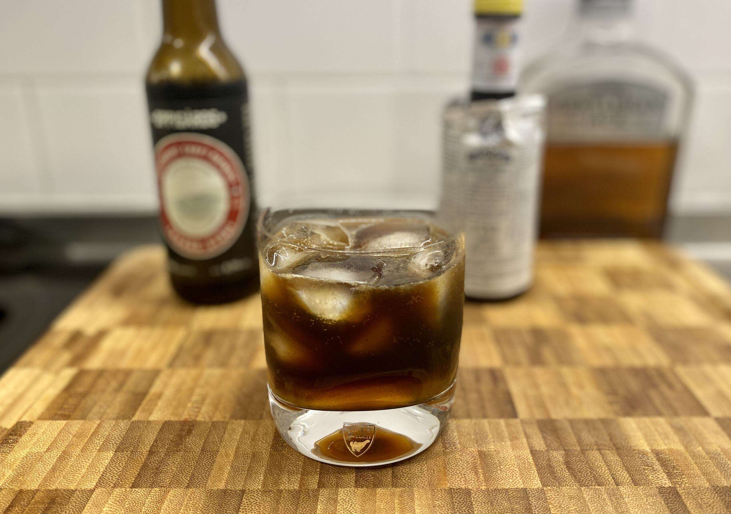 Black Fashioned: Öldrink med stout, whiskey, kaffelag, lime och Angostura Bitter