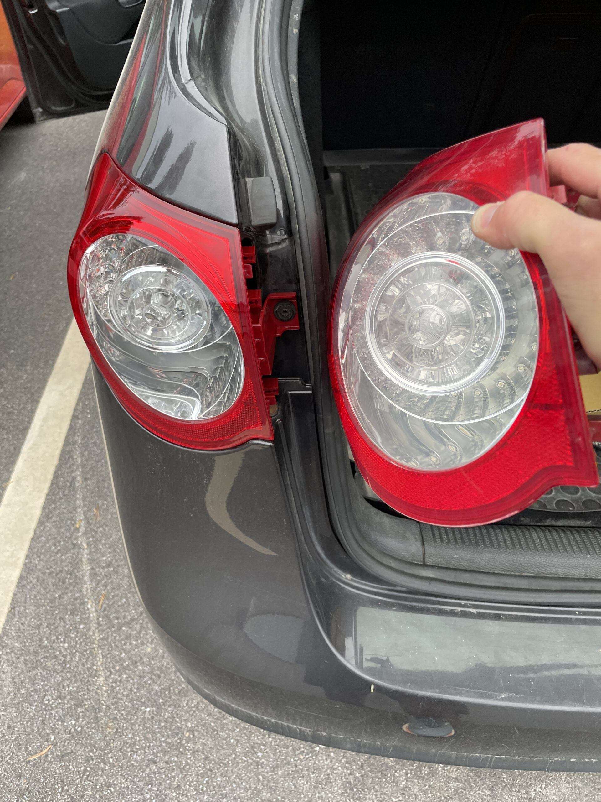 Byta baklykta på VW PASSAT B6 Variant, Modellår: 2010